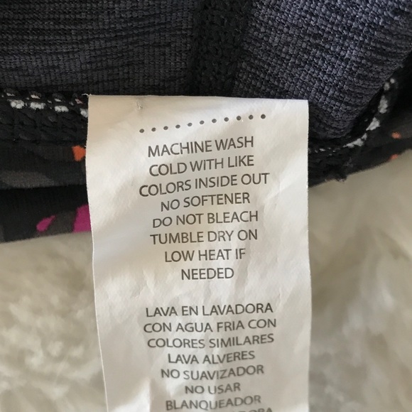 Fabletics Salar Printed Powerhold Capri Leggings - Picture 12 of 14